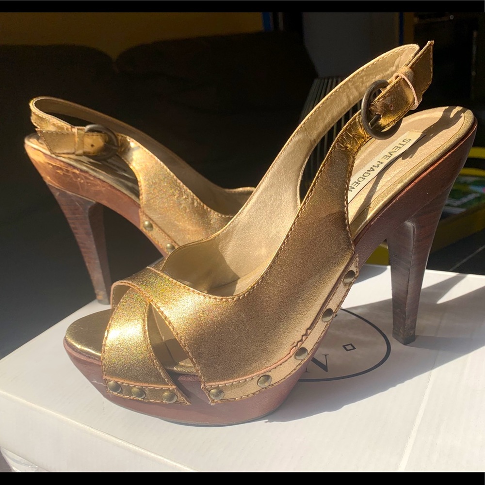 Gold Pumps